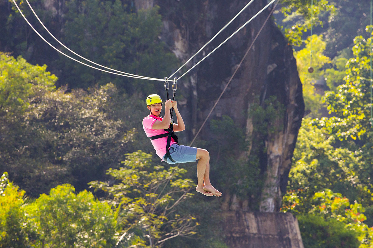 Glide Through Malaysia’s Longest Flying Fox at Sunway Lagoon - Definitely a pulse-racing outdoor activity every adrenaline junkie would love!
