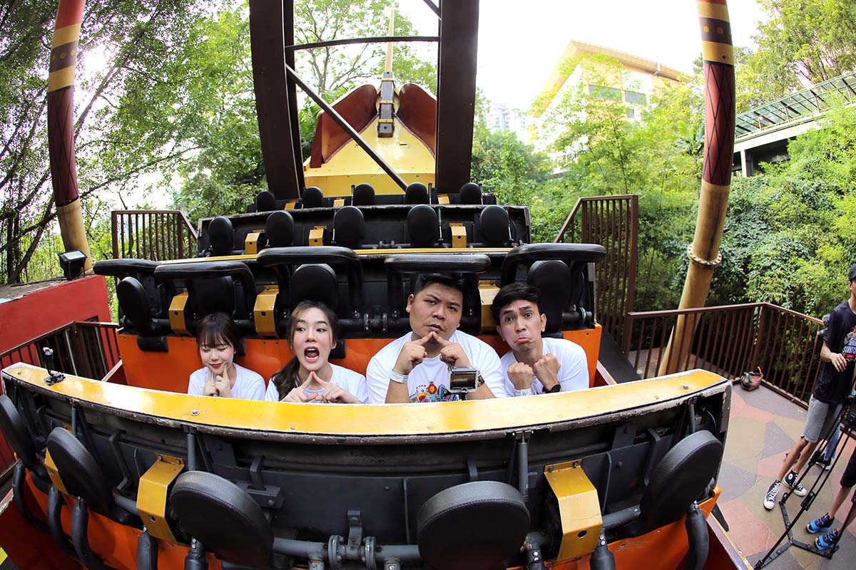 The Viking ship uses acceleration like a pendulum as it swings slowly, gaining momentum, swinging faster and higher into the sky! Pirate’s Revenge at Sunway Lagoon